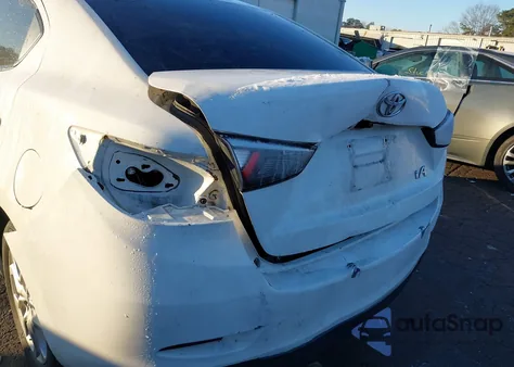 2017 Toyota Yaris Ia из США, поврежденный, VIN 3MYDLBYV4HY153469